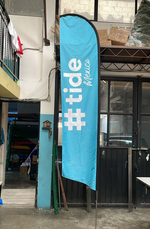 Bandera publicitaria para negocios y atracción de clientes