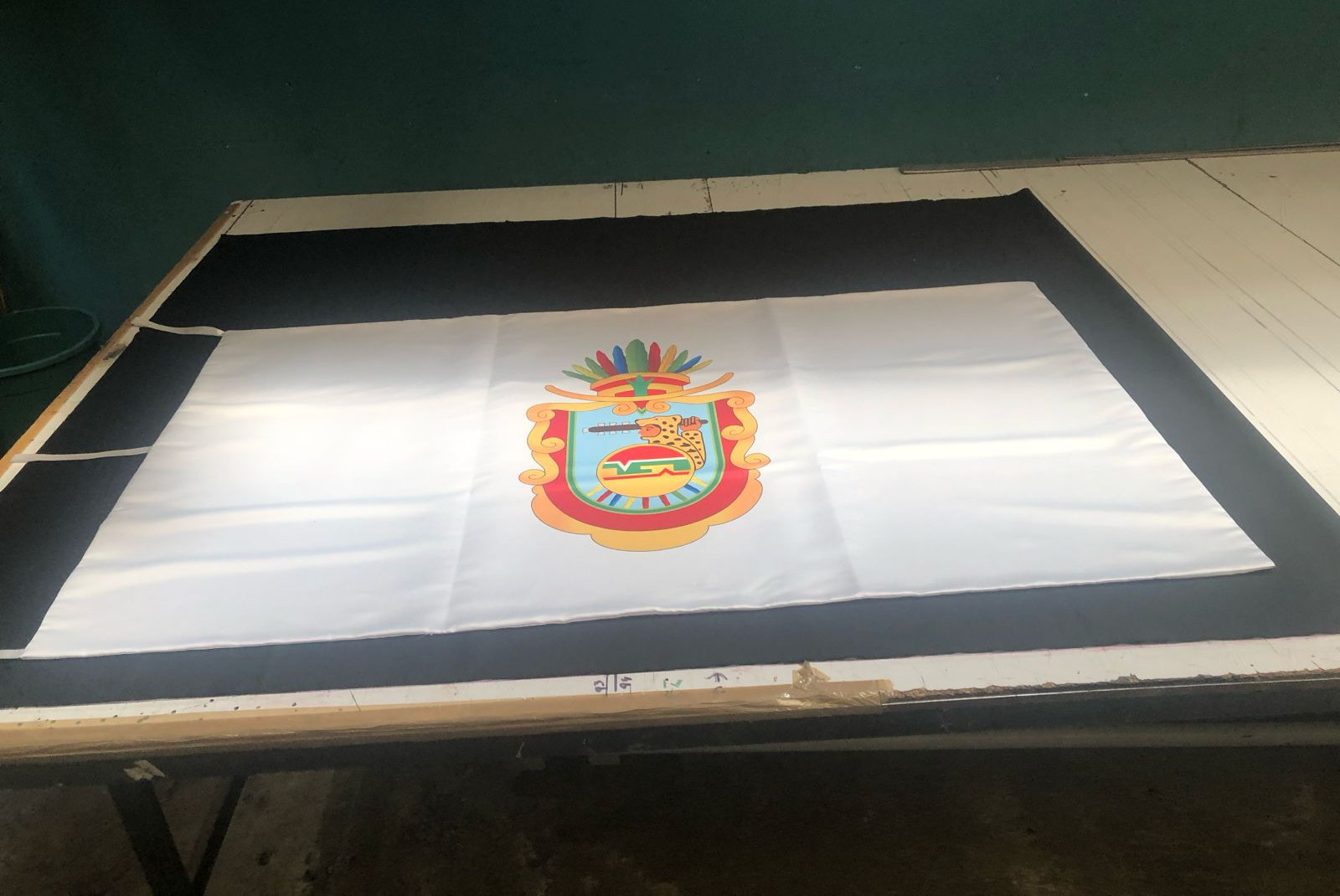 Confección de banderas de gobierno e institucionales por mayoreo